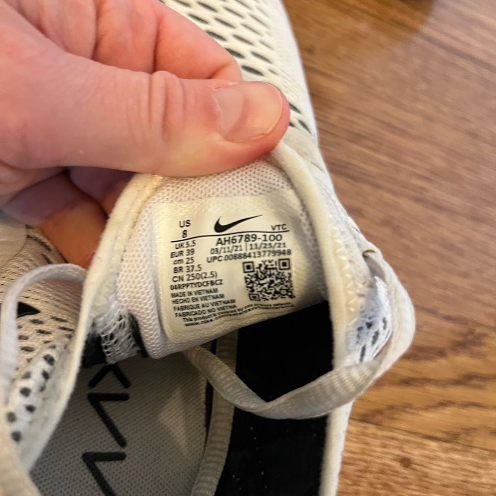 Nike Air Max 270 White and Black Sneakers size 8 women’s - Picture 8 of 8